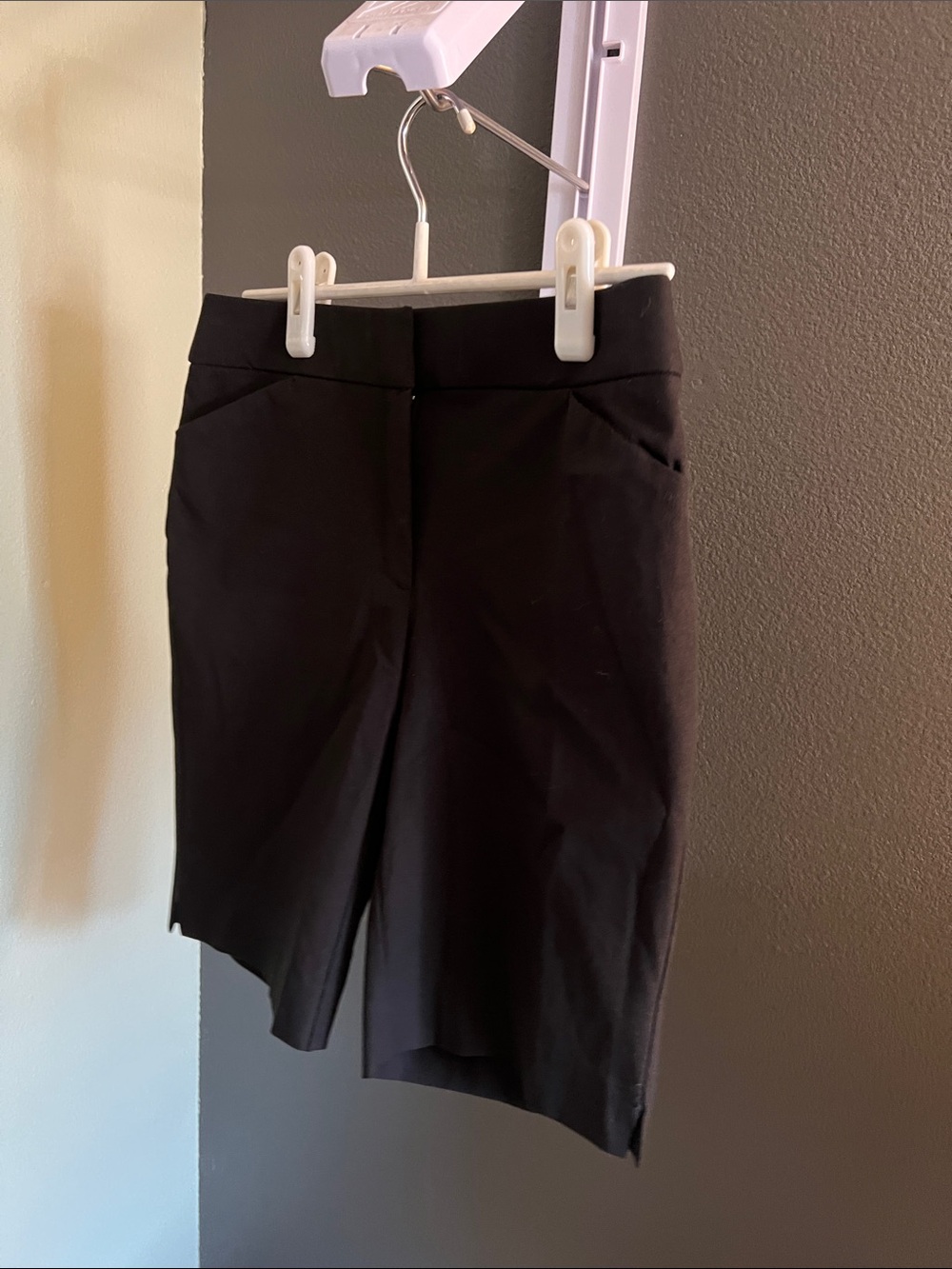 NWT. Chico's, size US 2 (Chico’s 00), Black Shorts, so slimming